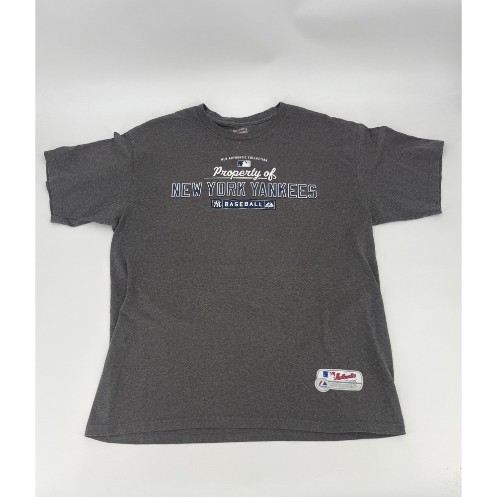 Majestic Mens New York Yankees T-Shirt X-Large Gray Cotton Blend MLB Graphic Tee